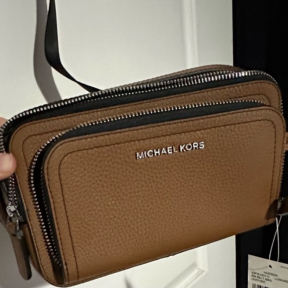 NWT* Michael Kors Luggage Brown Small Bag - Picture 1 of 1